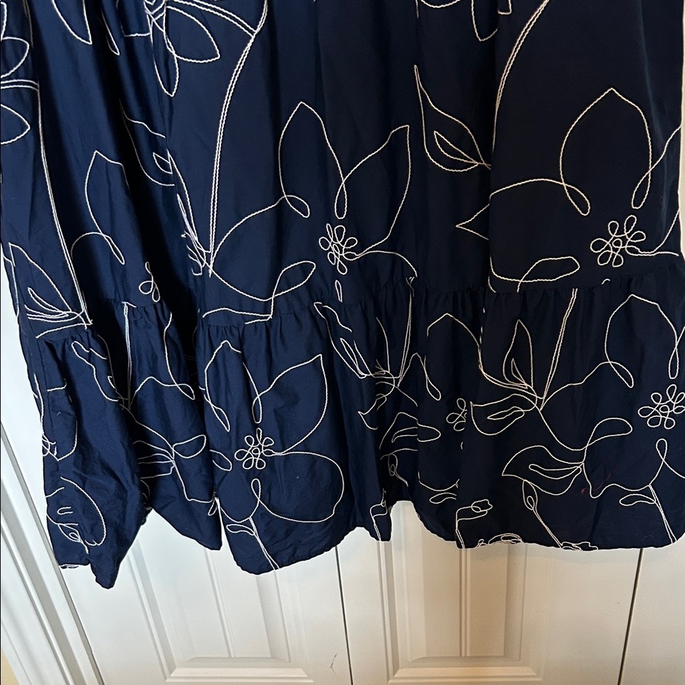 crown & ivy Navy Blue Floral Midi Dress with White Outline Print - Picture 4 of 8